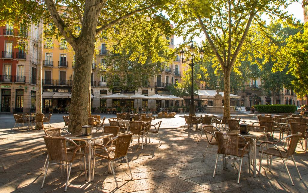 Una plaza tranquila de Madrid preparada para disfrutar